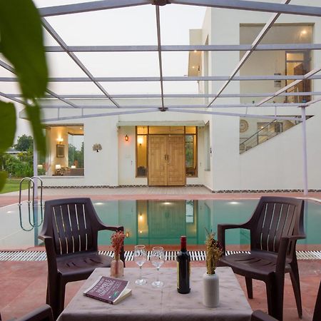 Alaya Stays Raga 2Bhk Farmstay With An Entertainment Lounge Sohna Exterior photo